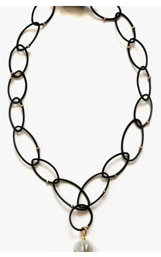 Sea Lily Oval Shape Black Wire Chain W/ Pearl